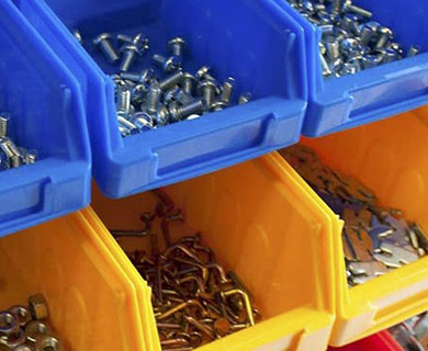 5 Maxi Plastic Storage Bins